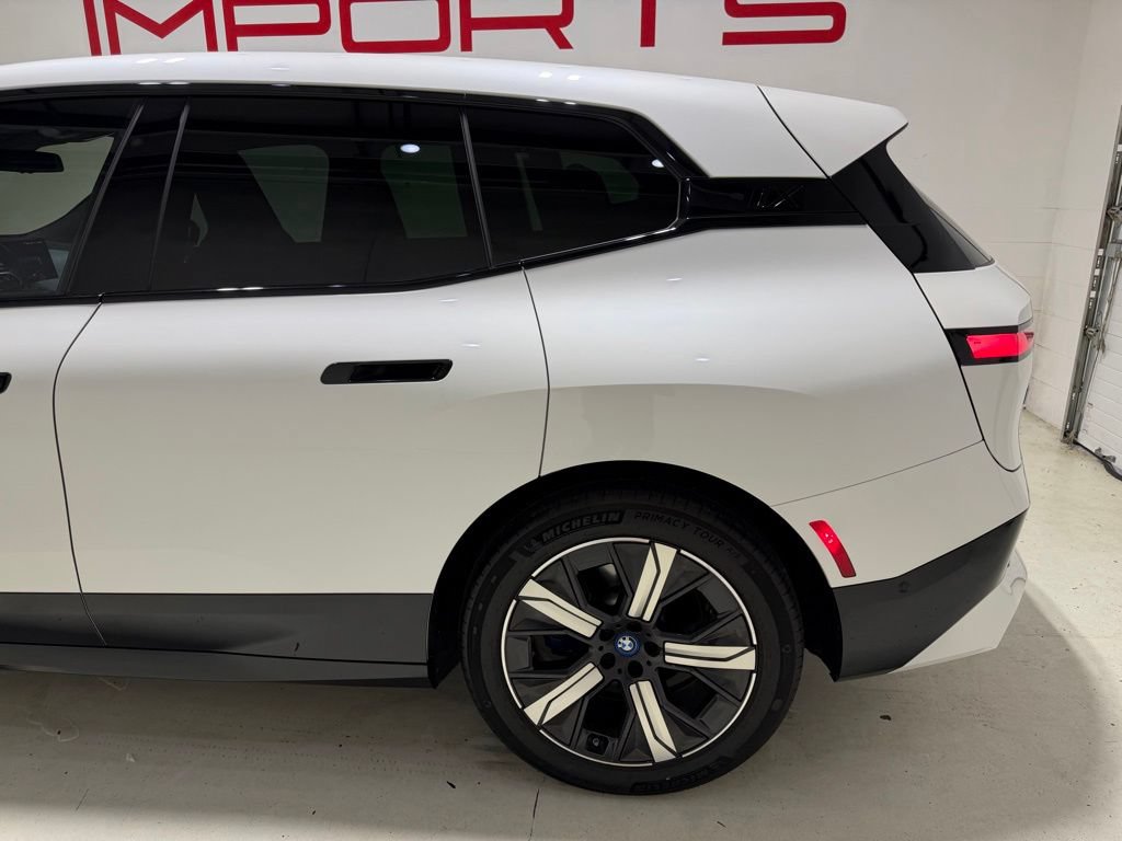 Used 2023 BMW iX xDrive50 w/ Sport Package AWD/4WD image 6