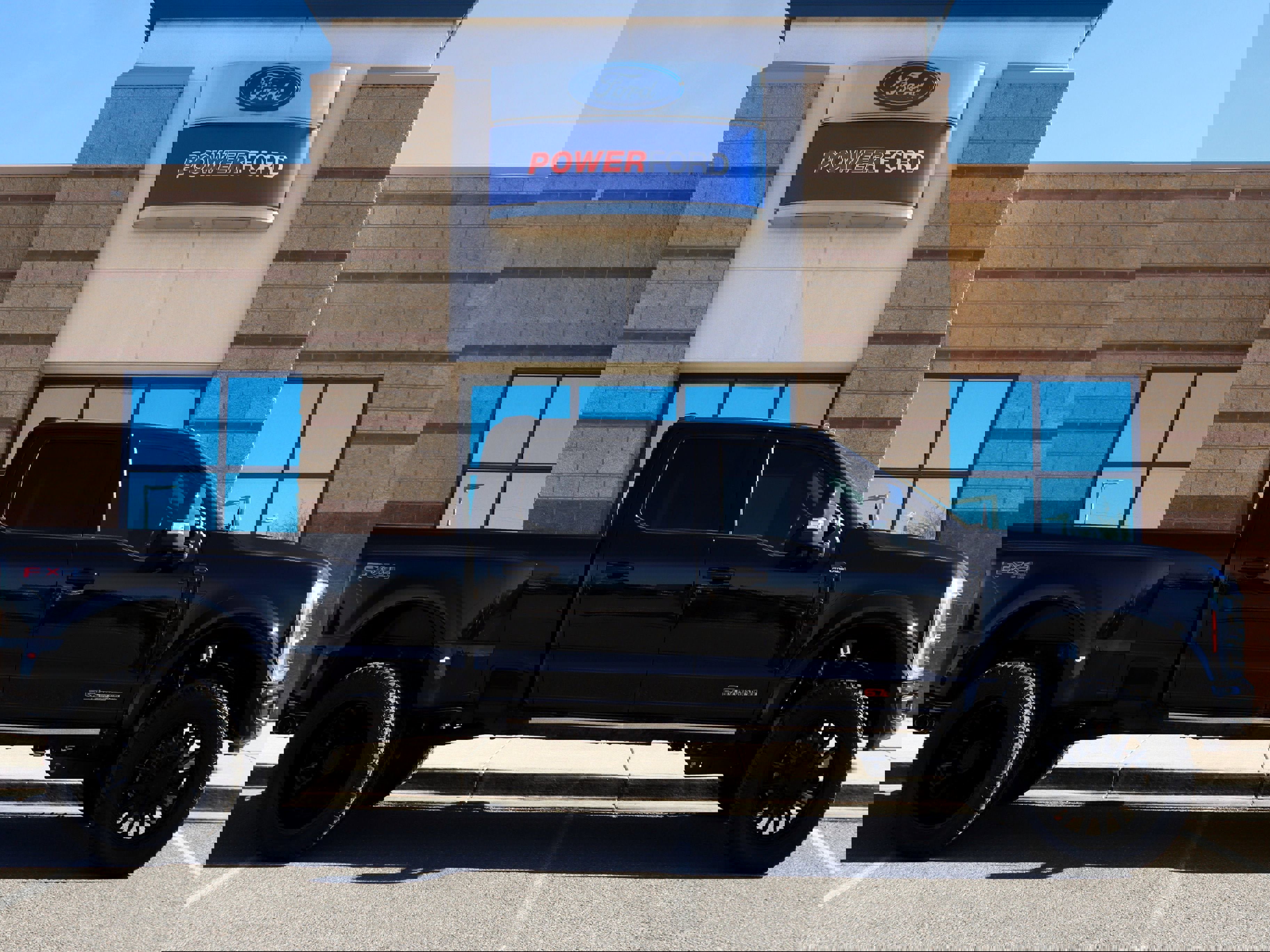 Used 2025 Ford F450 Platinum w/ FX4 Off-Road Package image 5