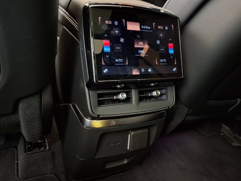 Certified 2026 Cadillac Vistiq Luxury AWD/4WD image 16