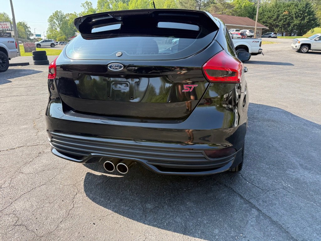 Used 2017 Ford Focus ST w/ Equipment Group 401A FWD image 21