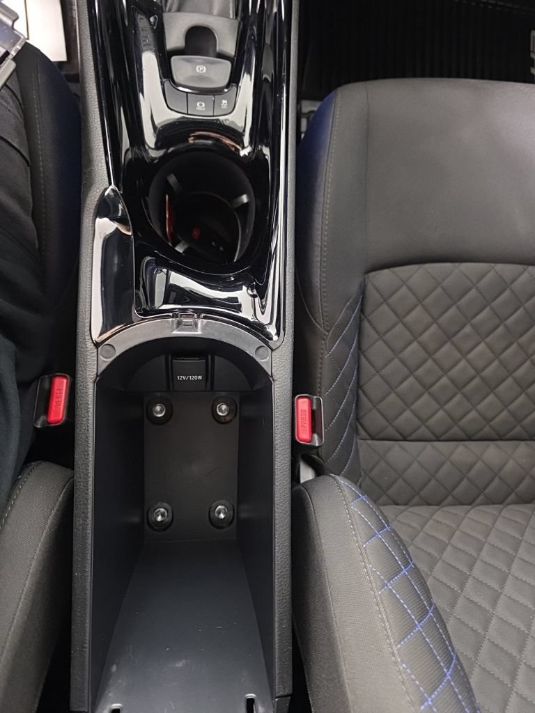 Used 2020 Toyota C-HR XLE FWD image 22
