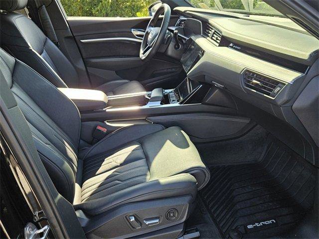Used 2023 Audi e-tron Chronos image 15
