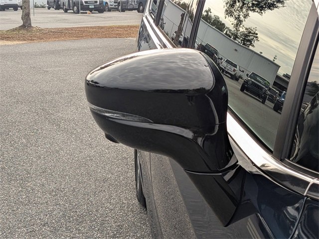 Used 2025 Chrysler Pacifica Select image 11