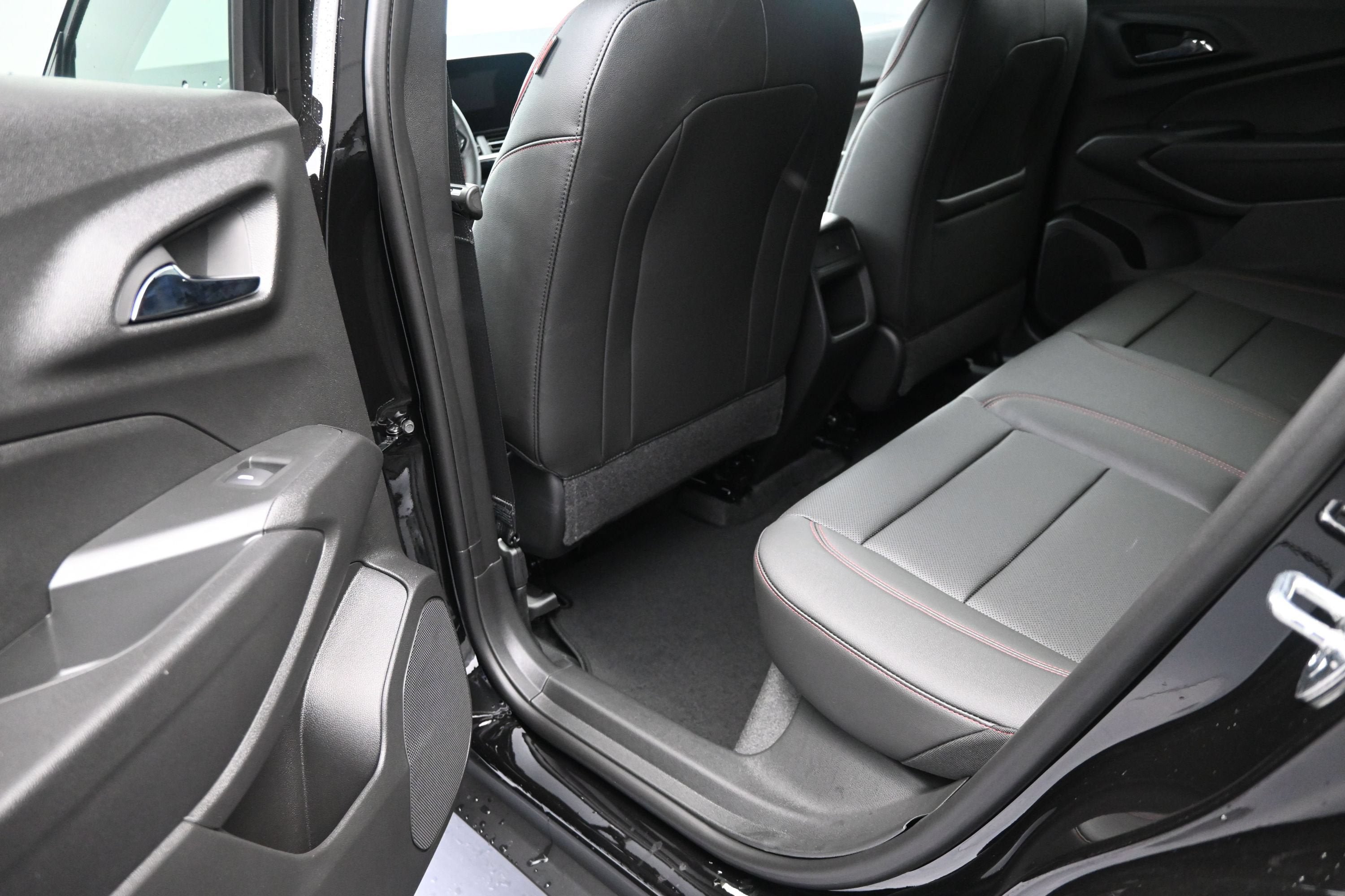 New 2026 Chevrolet Trax RS w/ Sunroof Package FWD image 28