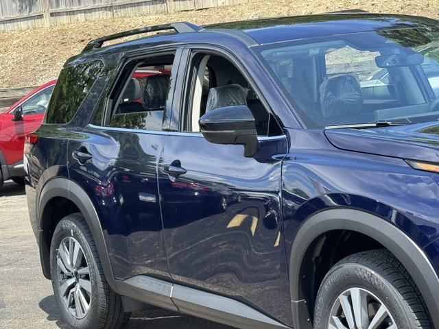New 2026 Nissan Pathfinder SL AWD/4WD image 4