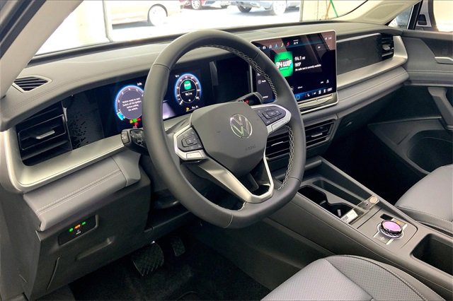 New 2025 Volkswagen Tiguan SE image 7