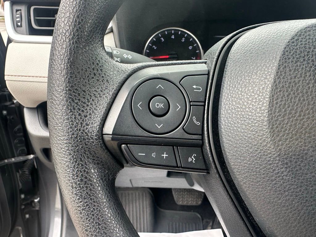 Used 2022 Toyota RAV4 XLE w/ Convenience Package image 28