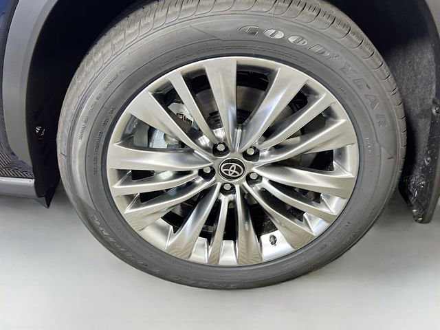 New 2026 Toyota Highlander Platinum image 11