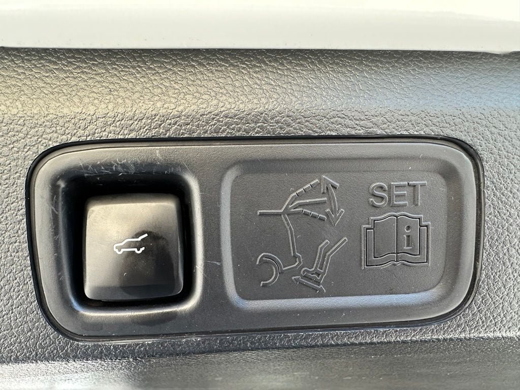Used 2021 Ford Expedition Limited AWD/4WD image 31