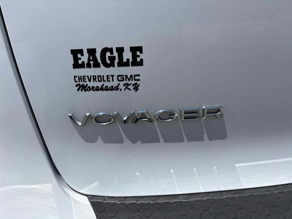 Used 2025 Chrysler Voyager LX FWD image 44