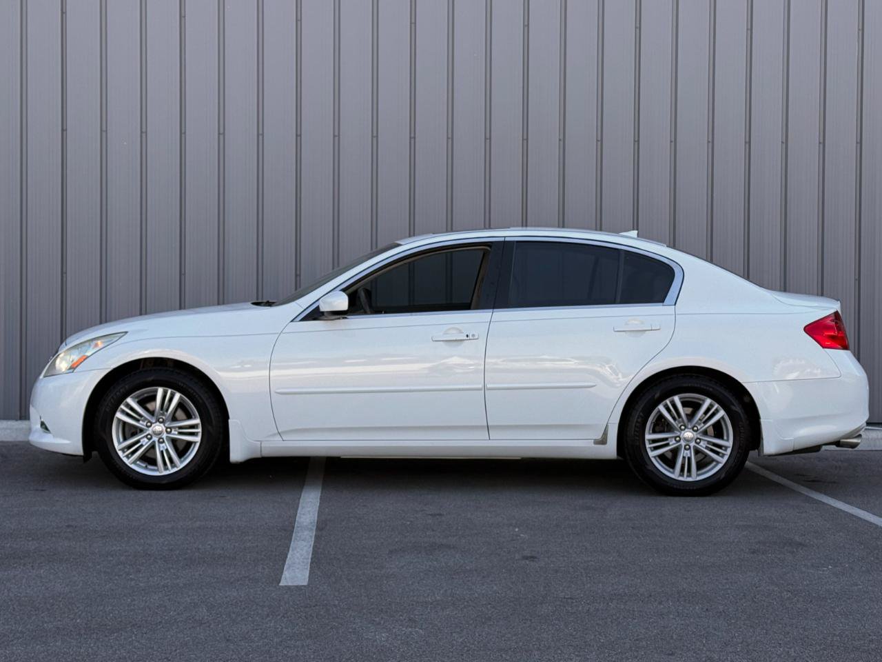 Used 2010 INFINITI G37 x Sedan w/ Premium Pkg AWD/4WD image 8