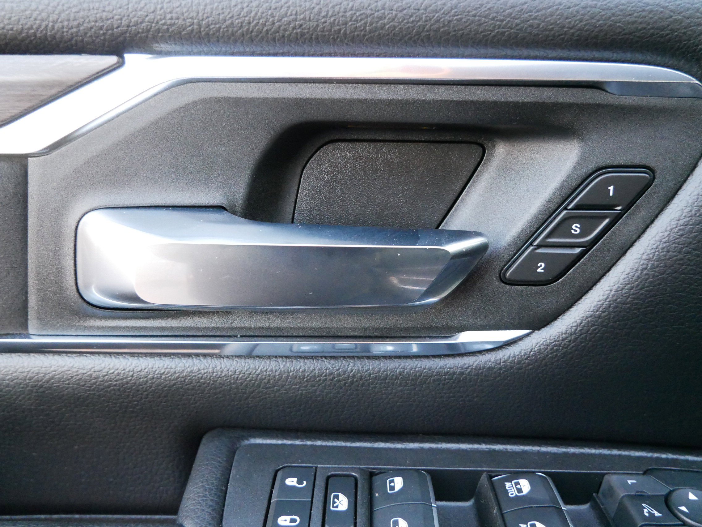 Used 2025 RAM 1500 Laramie image 15