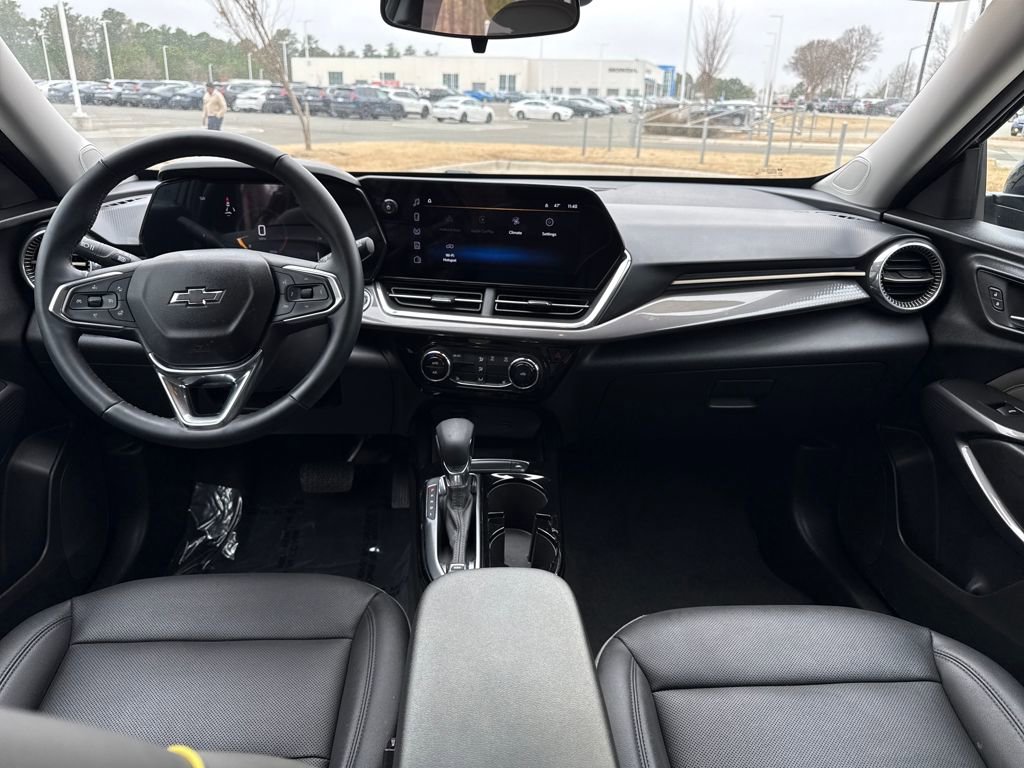 Used 2025 Chevrolet Trax ACTIV w/ Sunroof Package image 16