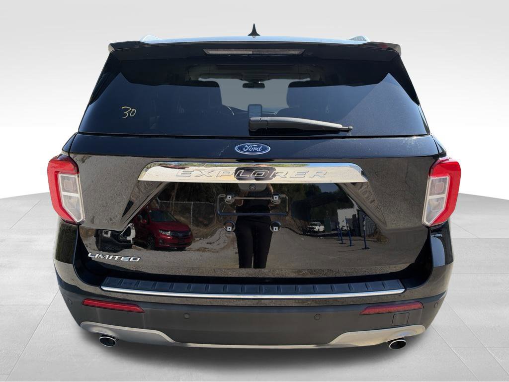 Used 2023 Ford Explorer Limited w/ Limited Technology Package RWD image 8