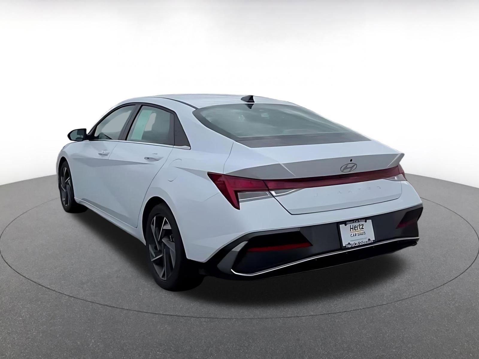 Used 2025 Hyundai Elantra SEL image 11