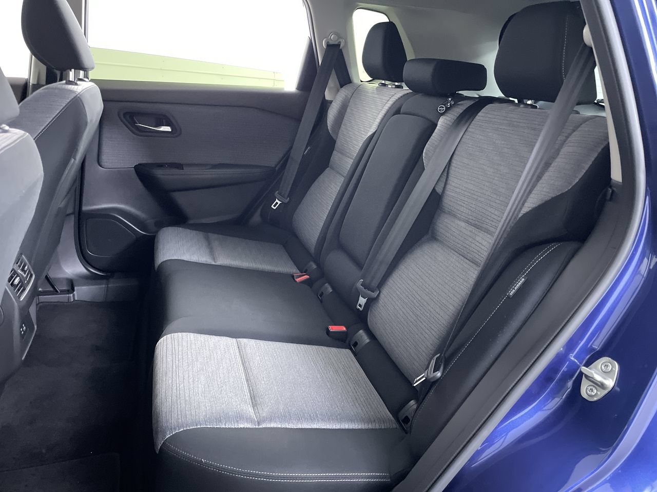 Used 2023 Nissan Rogue SV AWD/4WD image 21