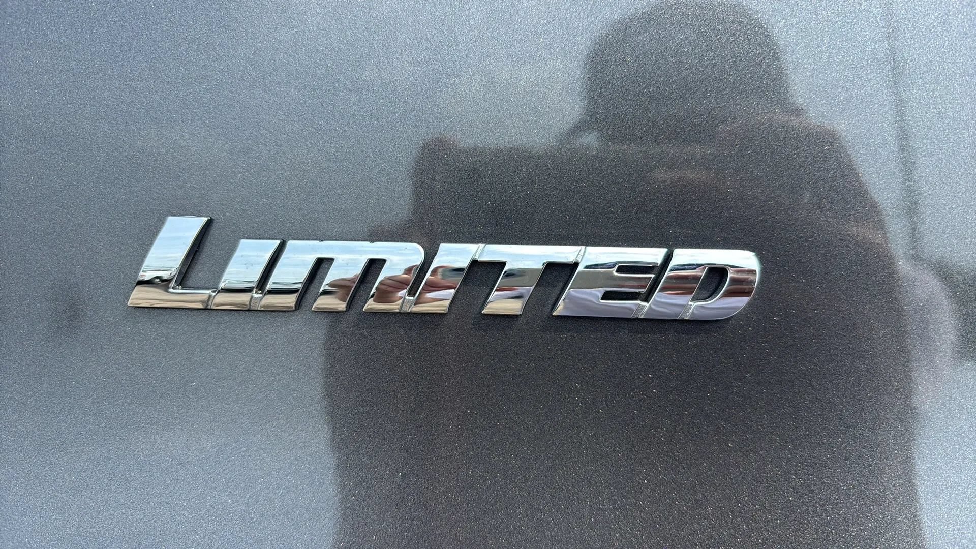 Used 2016 Toyota 4Runner Limited AWD/4WD image 3