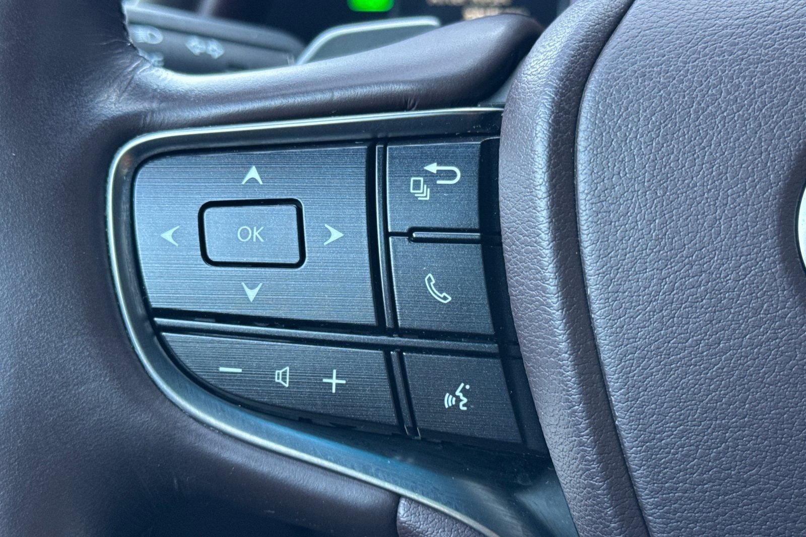 Used 2019 Lexus ES 300h w/ Accessory Package 2 image 26