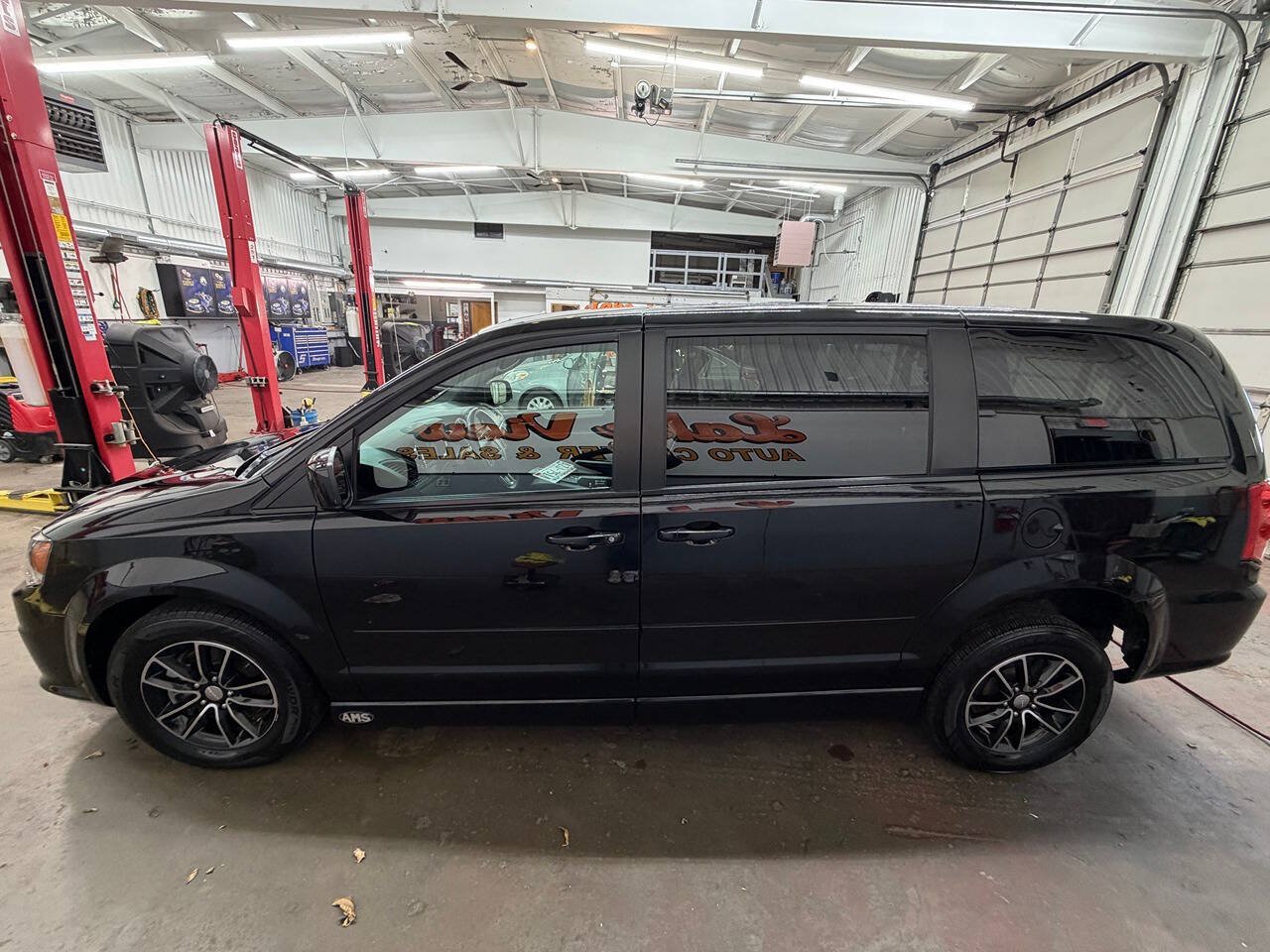 Used 2015 Dodge Grand Caravan R/T FWD image 5