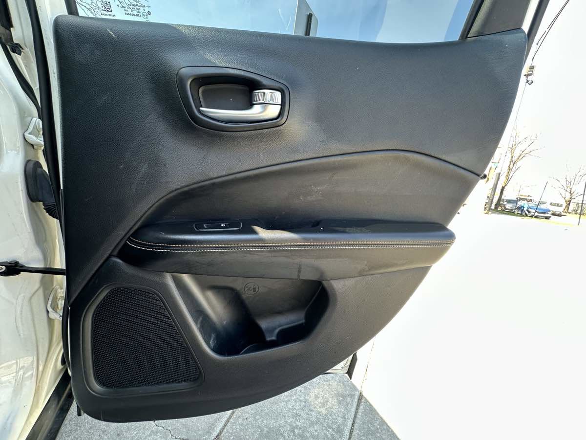 Used 2019 Jeep Compass Latitude image 33