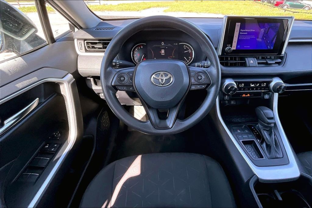 Used 2024 Toyota RAV4 XLE FWD image 5