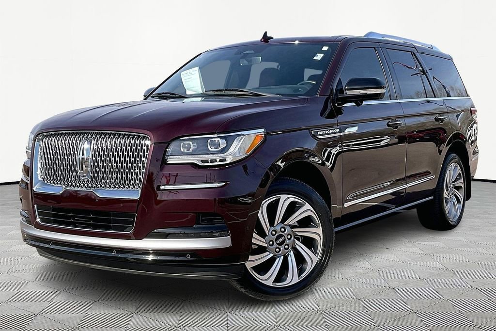 Used 2023 Lincoln Navigator Reserve image 2