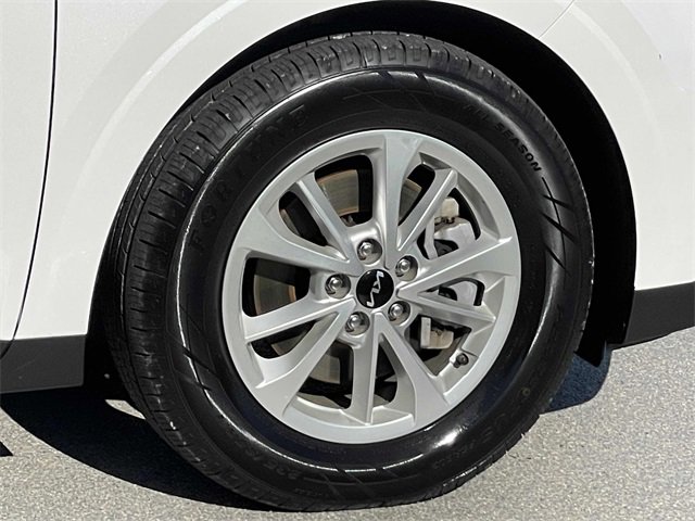 Used 2024 Kia Carnival LX image 24