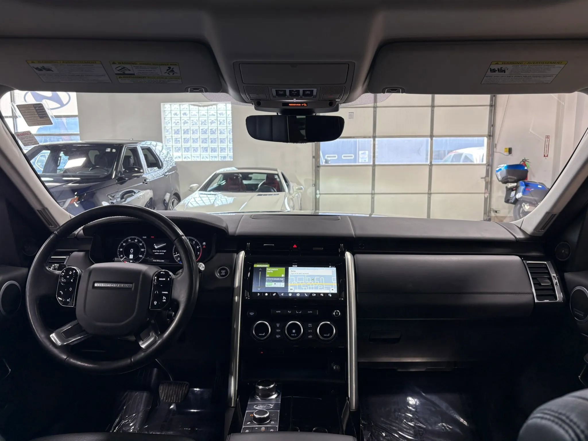 Used 2020 Land Rover Discovery HSE Luxury AWD/4WD image 2