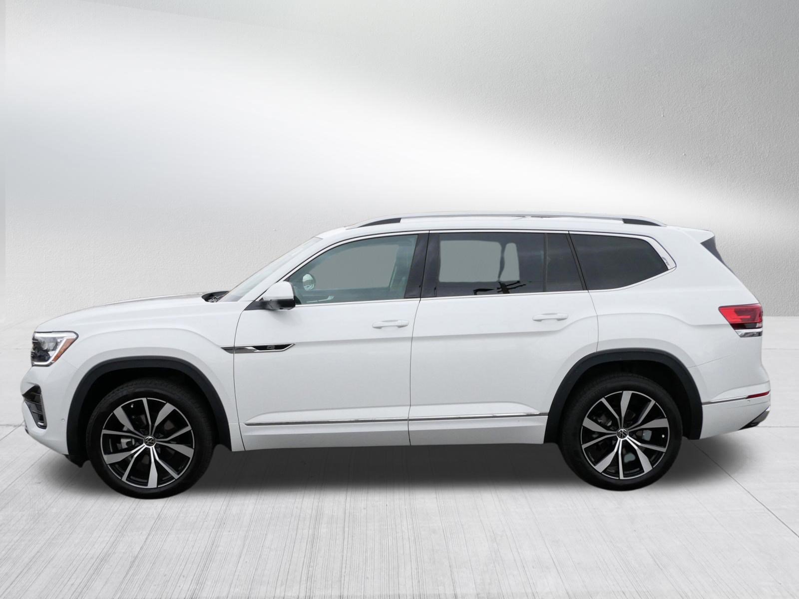 Certified 2025 Volkswagen Atlas SEL Premium R-Line AWD/4WD image 4