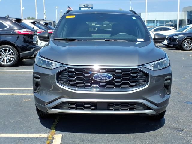 Used 2024 Ford Escape ST-Line w/ Tech Pack #1 AWD/4WD image 2