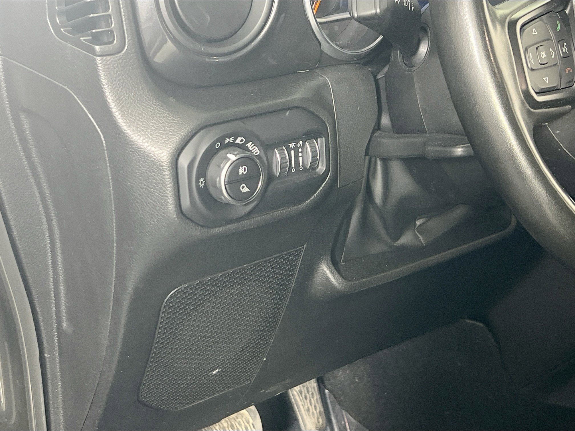 Used 2022 Jeep Gladiator Sport image 10