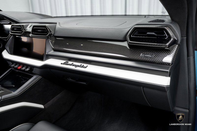 Used 2025 Lamborghini Urus SE image 47