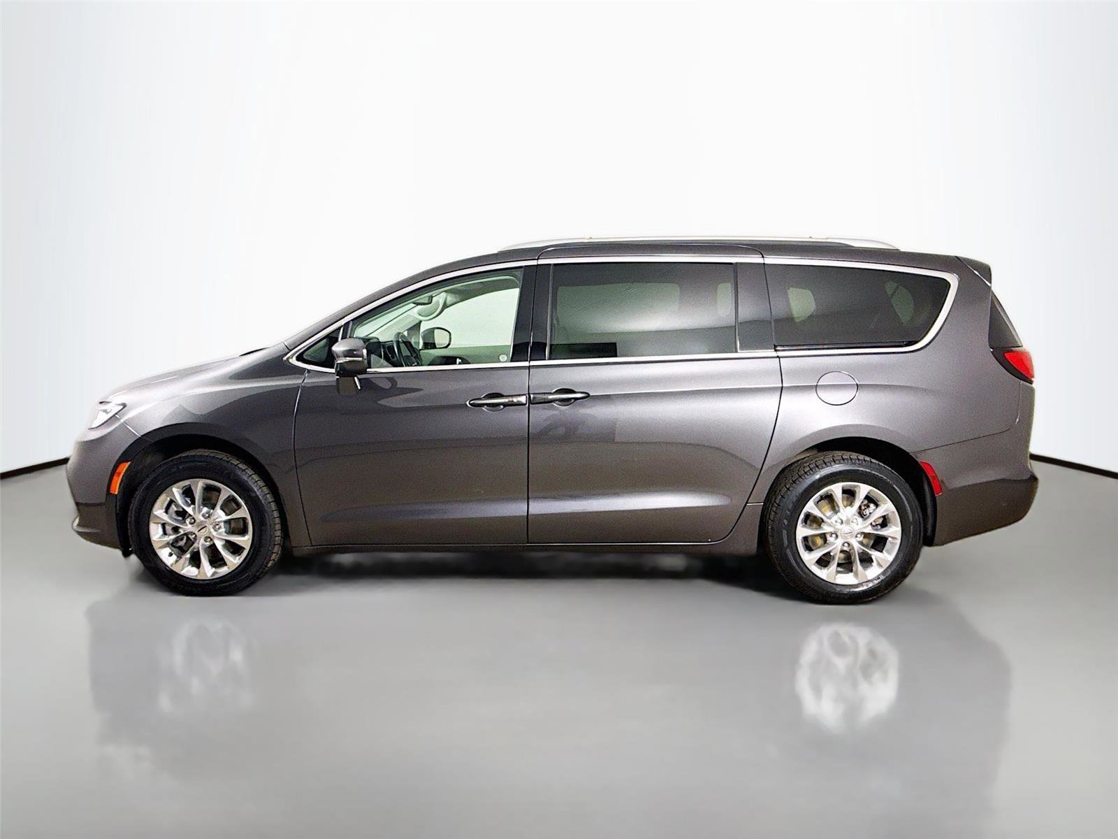 Used 2021 Chrysler Pacifica Touring-L AWD/4WD image 8