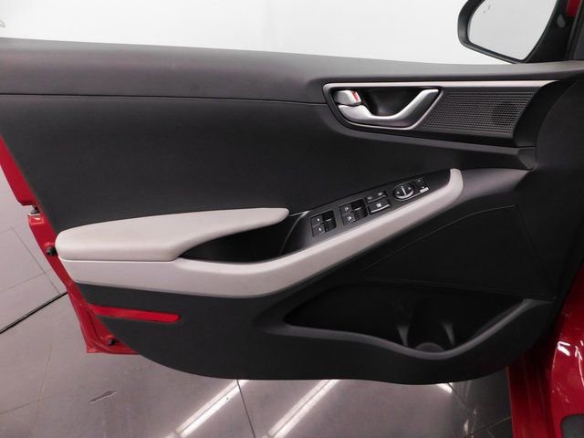 Used 2022 Hyundai Ioniq SEL image 19