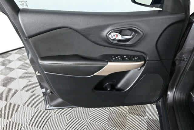 Used 2017 Jeep Cherokee Sport AWD/4WD image 17