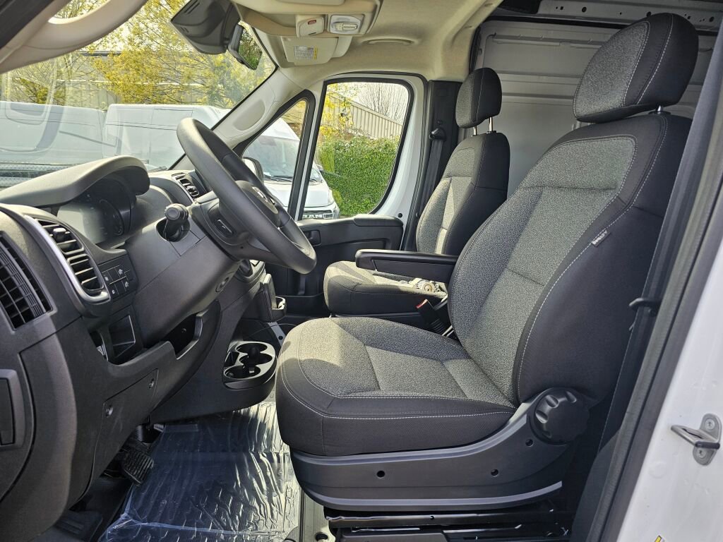 New 2025 RAM ProMaster 3500 w/ Quick Order Package 22G SLT image 15