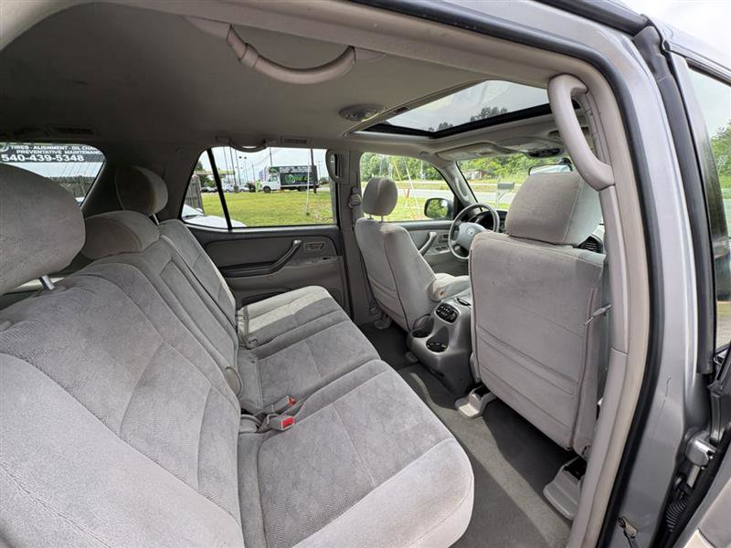Used 2005 Toyota Sequoia SR5 AWD/4WD image 17
