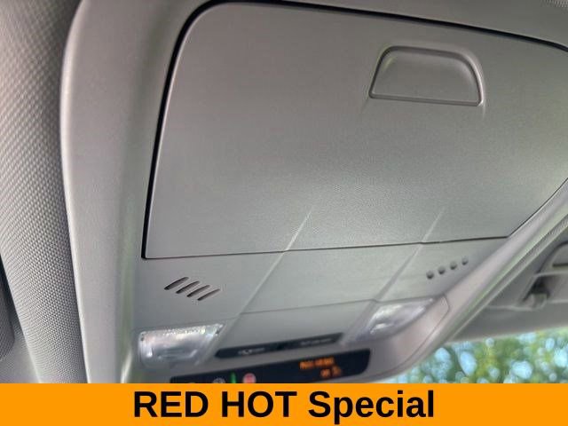 Used 2023 Chevrolet Equinox LT w/ Driver Convenience Package image 29