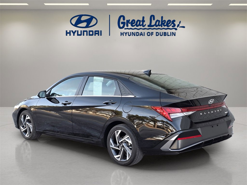 Certified 2025 Hyundai Elantra Limited image 3
