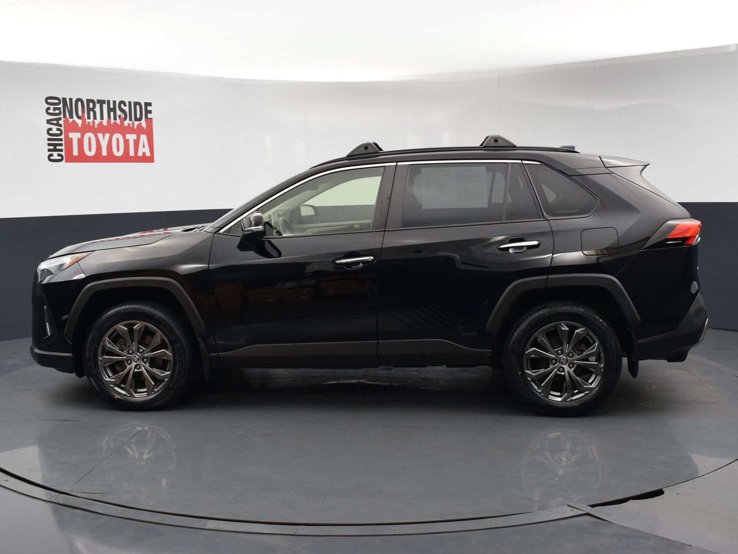 Used 2022 Toyota RAV4 Limited AWD/4WD image 2