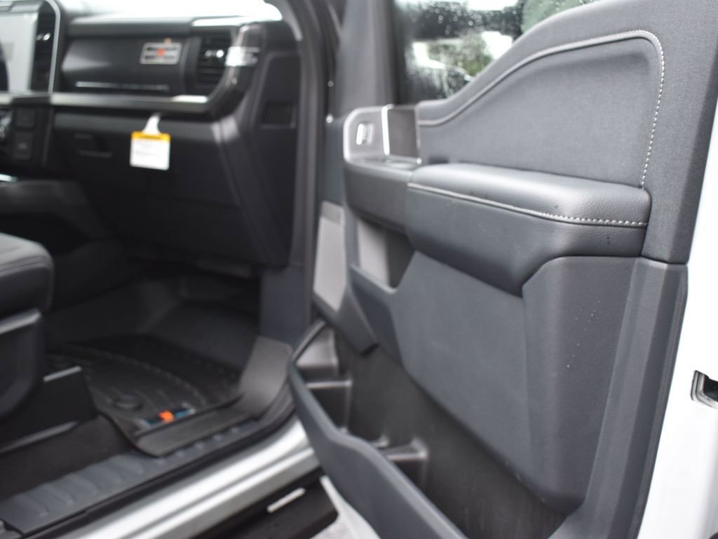 New 2026 Ford F250 Lariat w/ Black Appearance Package image 13