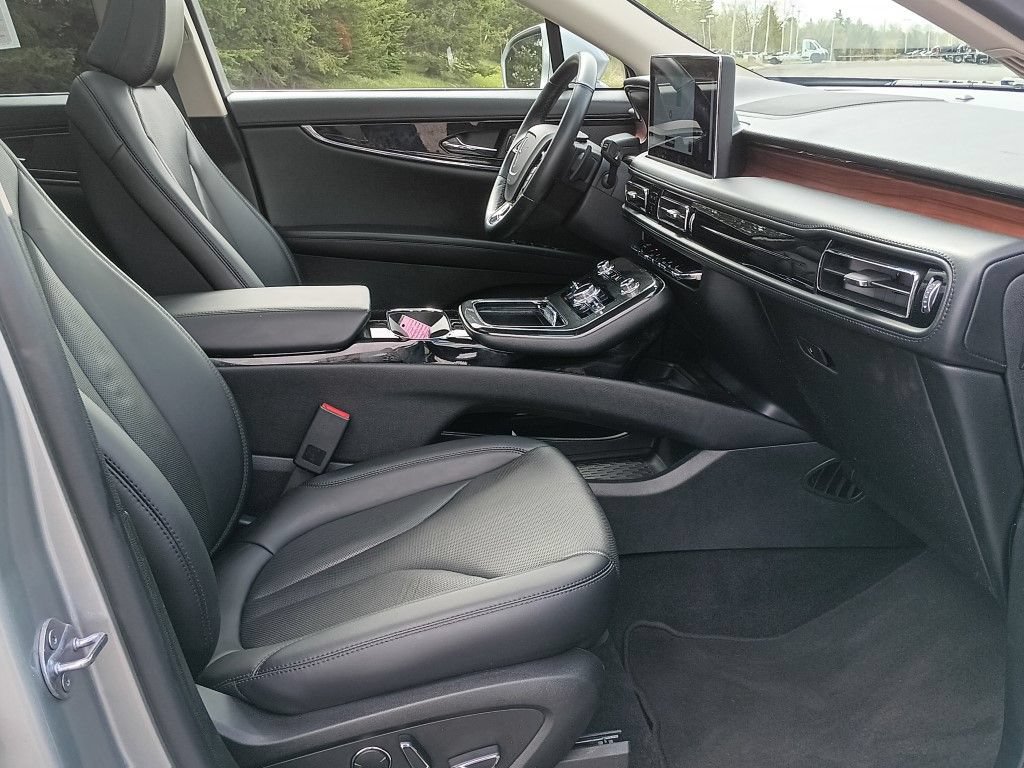 Used 2023 Lincoln Nautilus Reserve AWD/4WD image 27