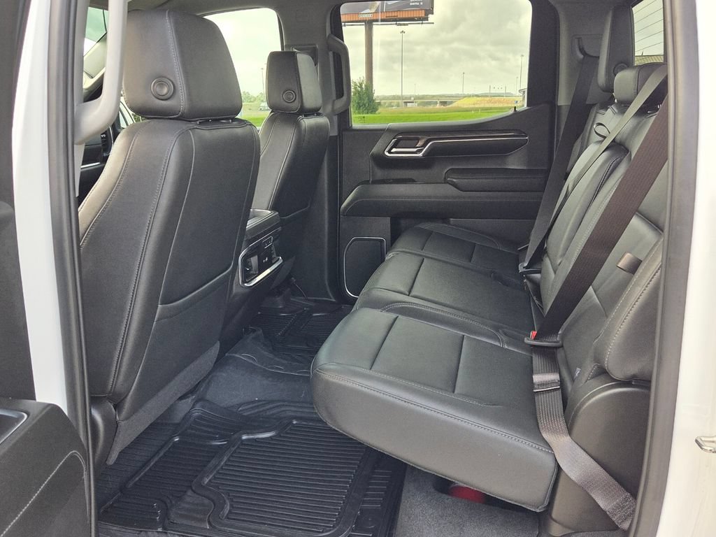 Used 2024 Chevrolet Silverado 1500 LTZ AWD/4WD image 4