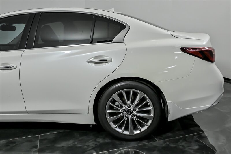 Used 2020 INFINITI Q50 Luxe w/ Essential Package (3.0T Luxe) AWD/4WD image 7