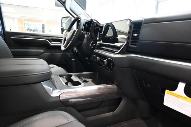 New 2026 Chevrolet Silverado 2500 LTZ w/ LTZ Premium Package AWD/4WD image 16