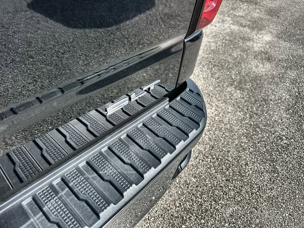 New 2026 GMC Sierra 1500 SLT image 14