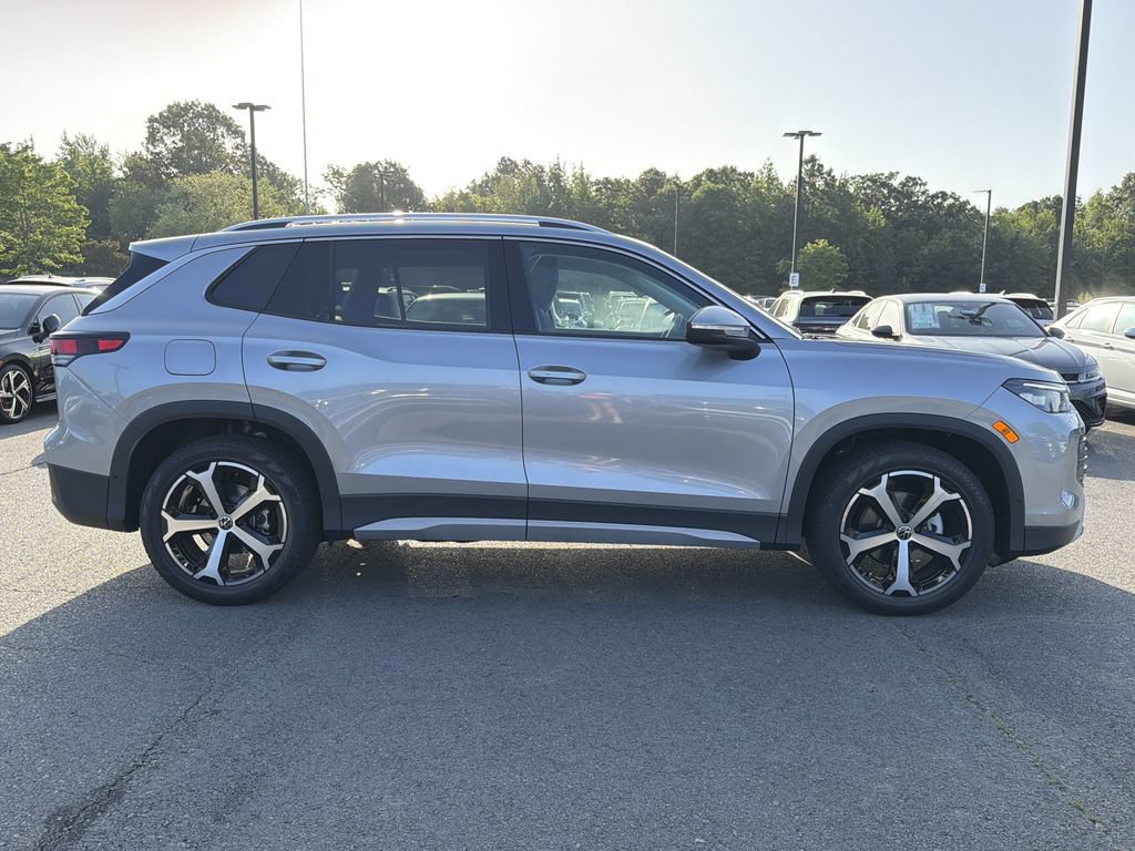 New 2026 Volkswagen Tiguan SE FWD image 6