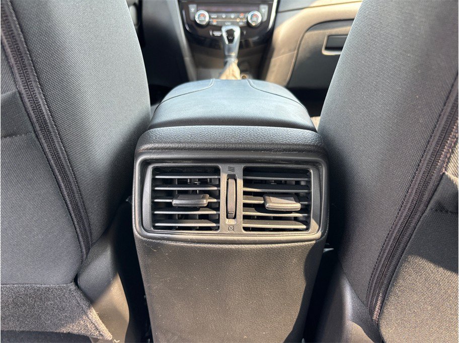 Used 2020 Nissan Rogue SV w/ Premium Package FWD image 38