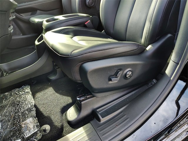 New 2026 Chrysler Pacifica Select image 13