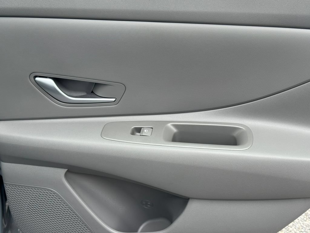 Used 2022 Hyundai Elantra SEL FWD image 16